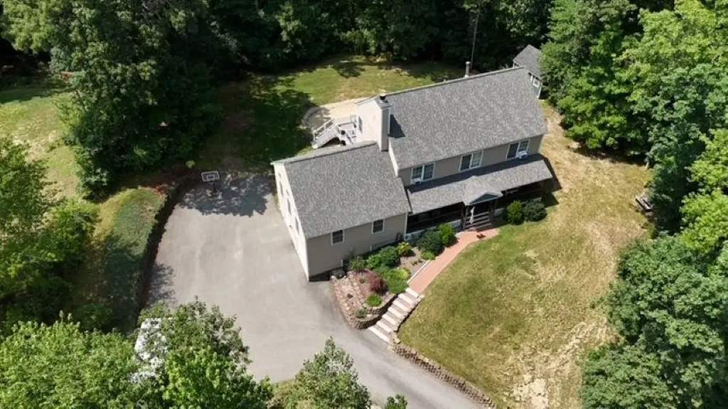 5 Grace Drive Hudson NH 03051