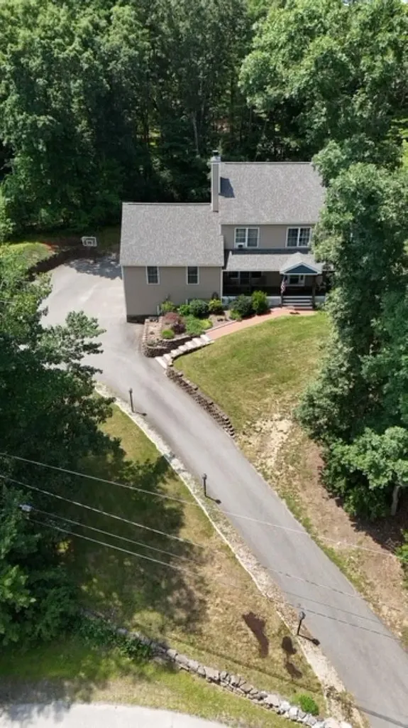 5 Grace Drive Hudson NH 03051