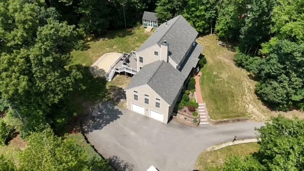 5 Grace Drive Hudson NH 03051
