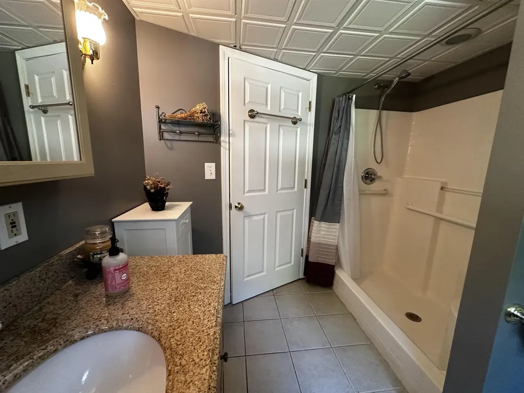5 Grace Drive Hudson NH 03051