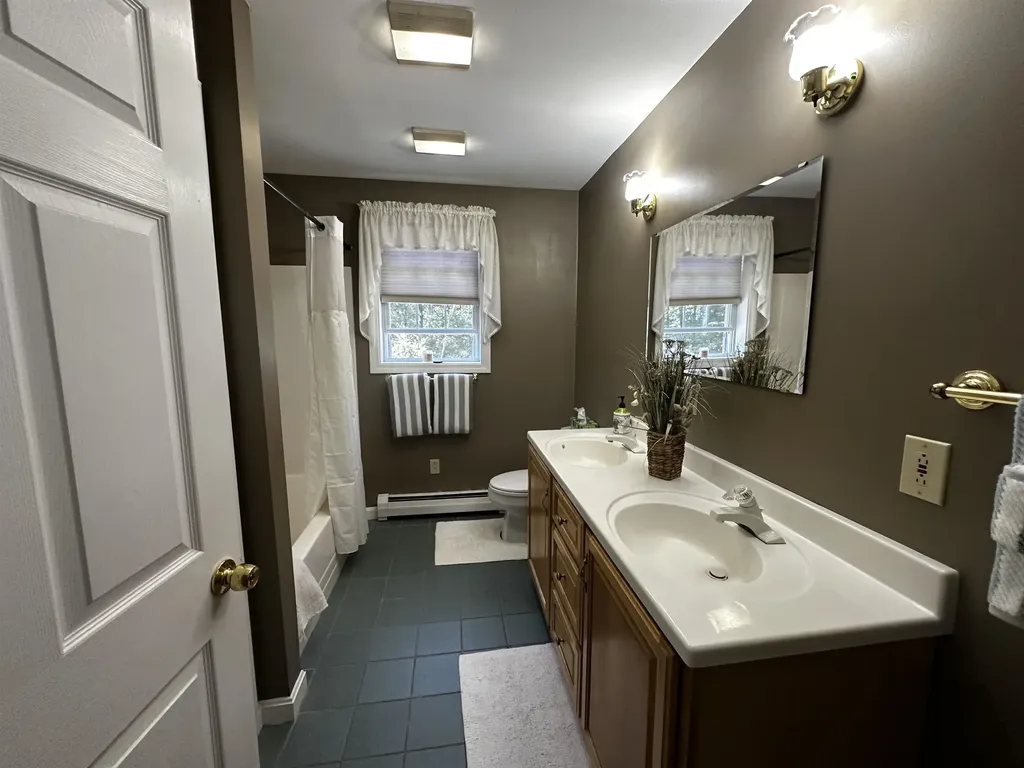 5 Grace Drive Hudson NH 03051
