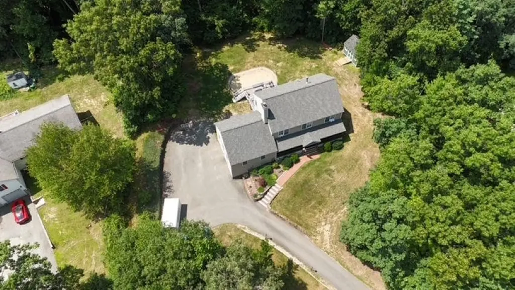 5 Grace Drive Hudson NH 03051