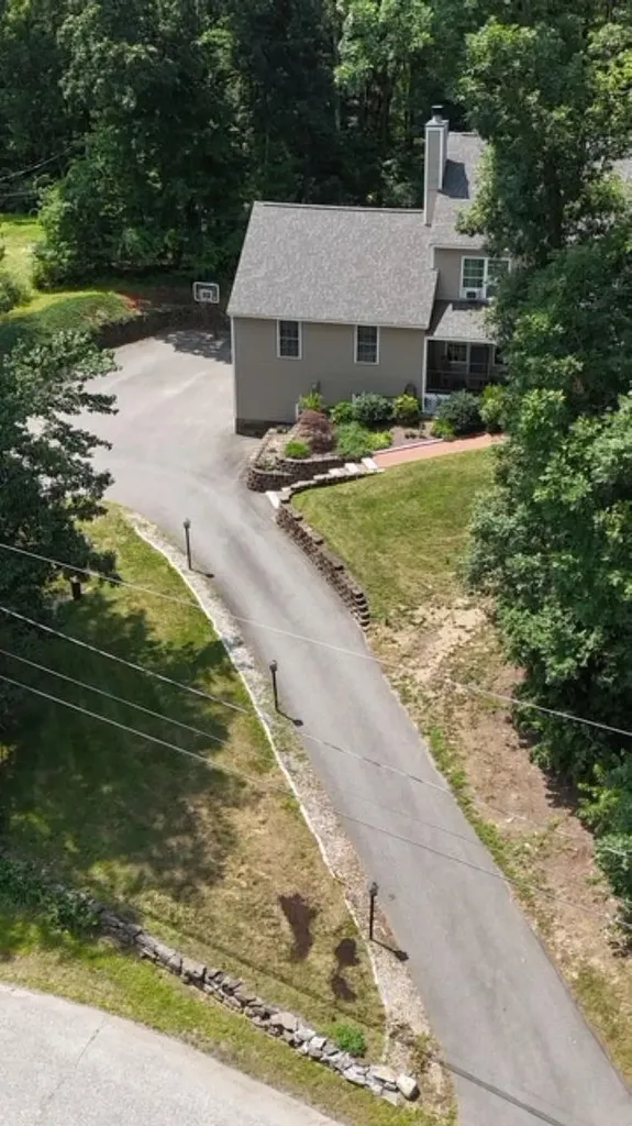 5 Grace Drive Hudson NH 03051