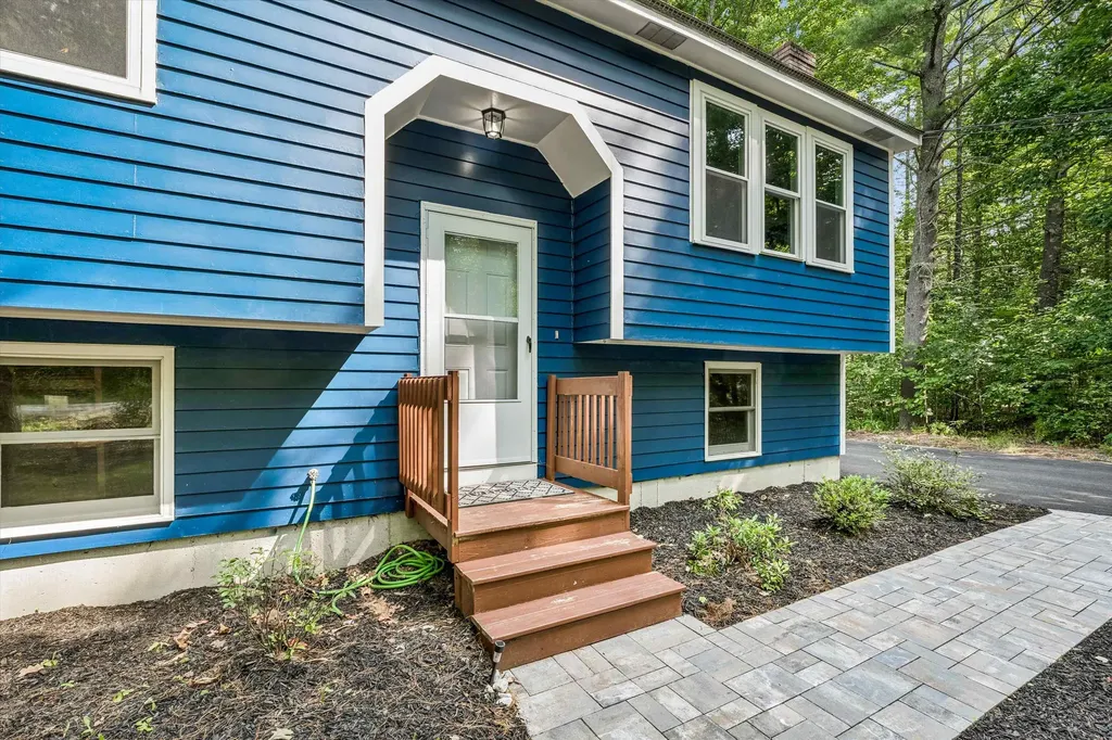 31 Evergreen Drive Goffstown NH 03045