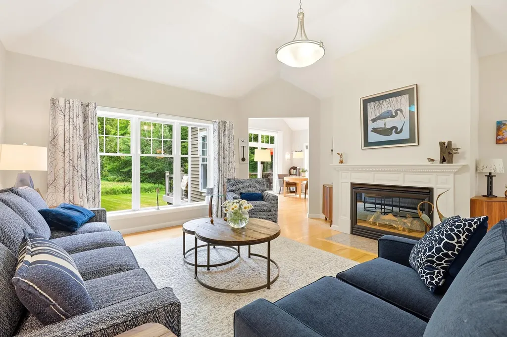 17 Hancock Drive Bedford NH 03110