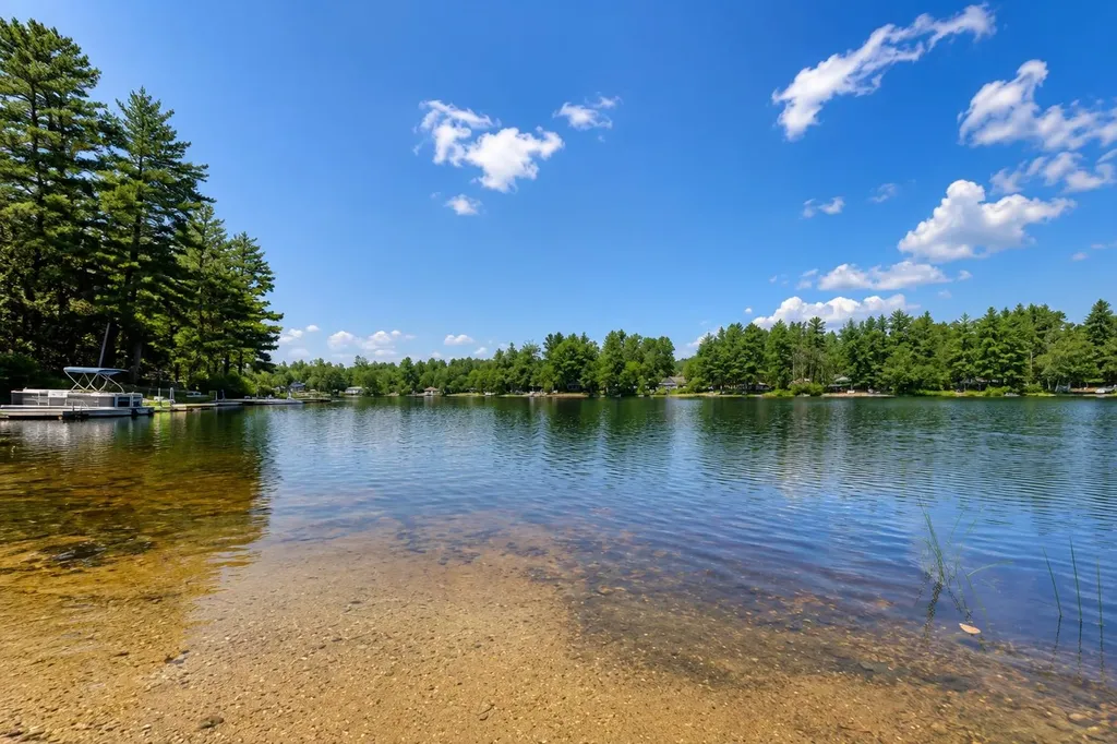 9 Pinecrest Road Raymond NH 03077