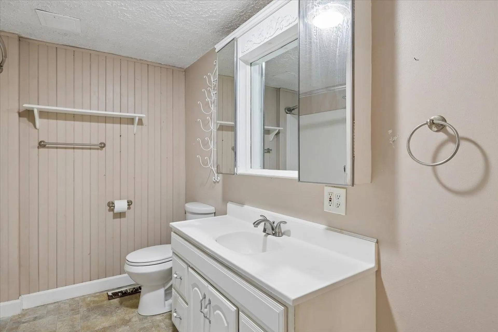 549 Lake Avenue Manchester NH 03103
