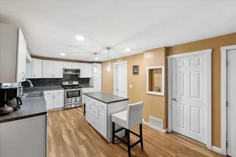 549 Lake Avenue Manchester NH 03103
