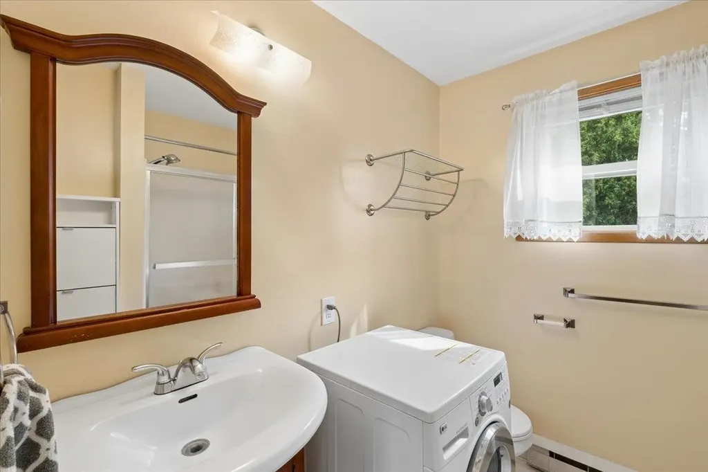 29 Central Street Hillsborough NH 03244
