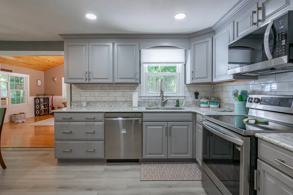 223 Baboosic Lake Road Merrimack NH 03054