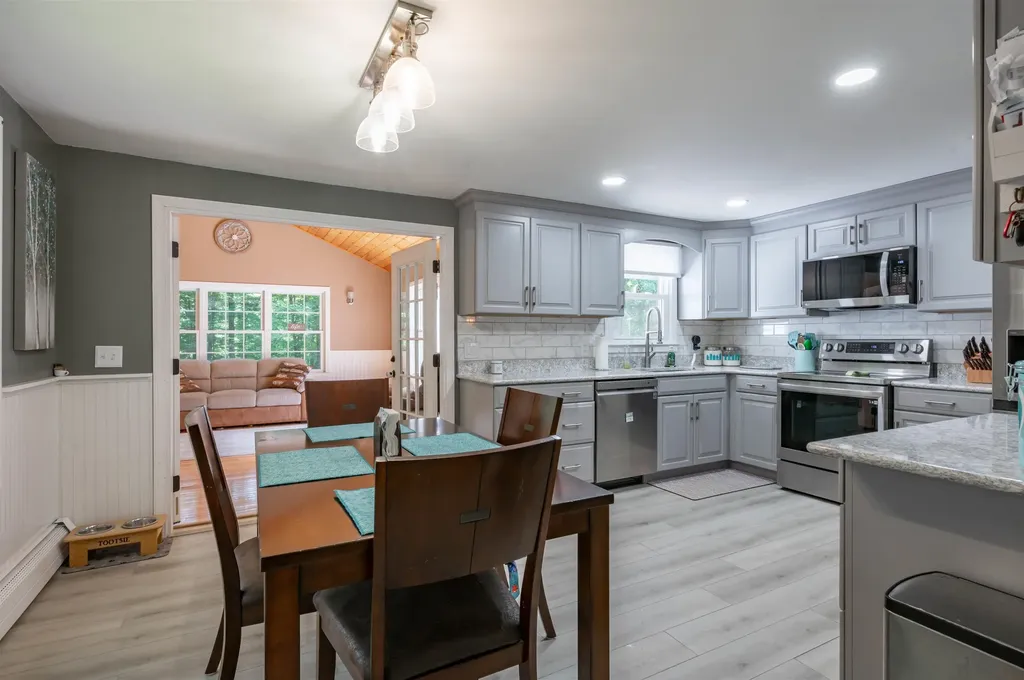 223 Baboosic Lake Road Merrimack NH 03054