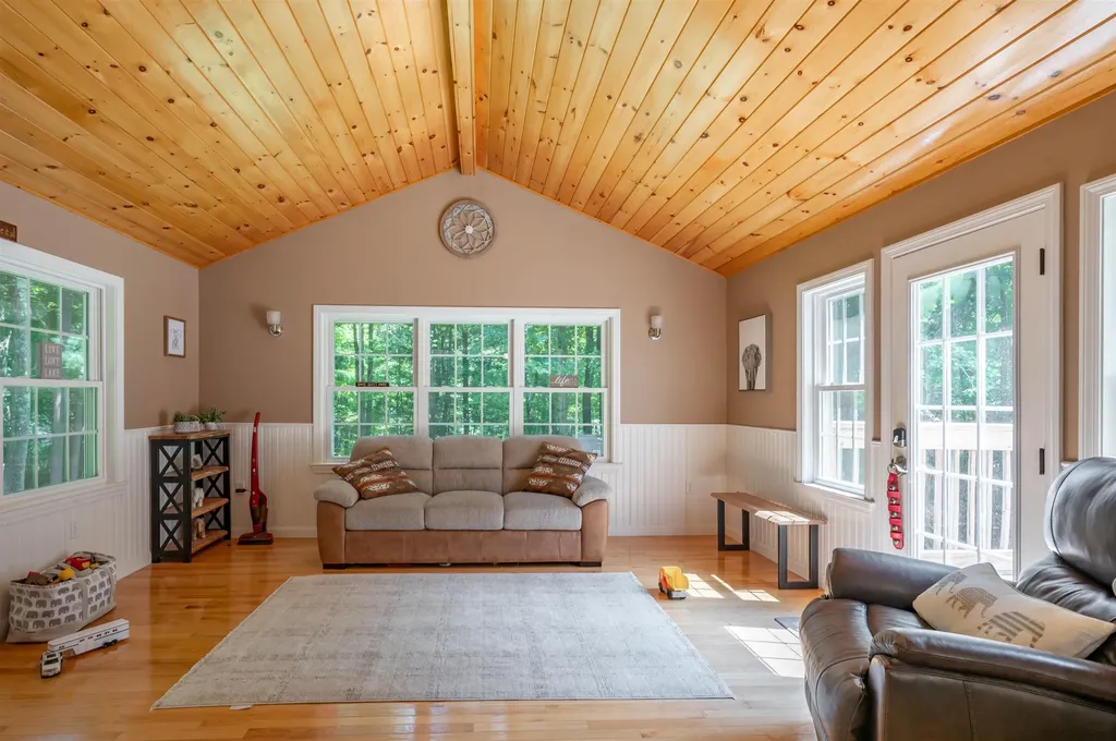 223 Baboosic Lake Road Merrimack NH 03054