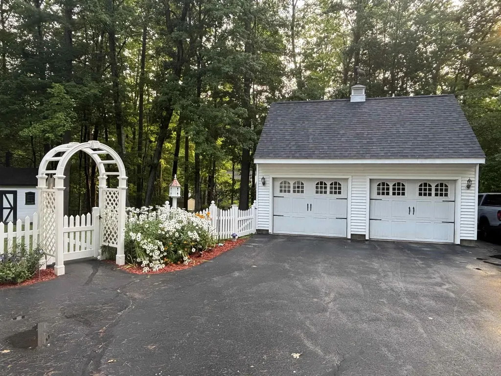 223 Baboosic Lake Road Merrimack NH 03054