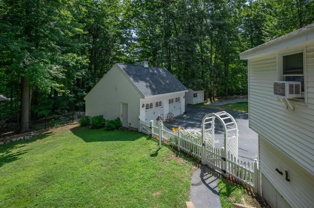 223 Baboosic Lake Road Merrimack NH 03054