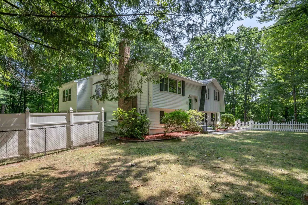 223 Baboosic Lake Road Merrimack NH 03054