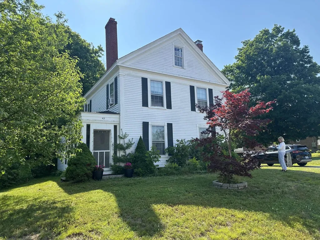 43 Post Road Greenland NH 03840