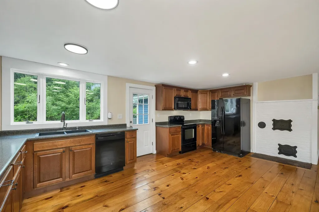 26 Old Mont Vernon Road Amherst NH 03031