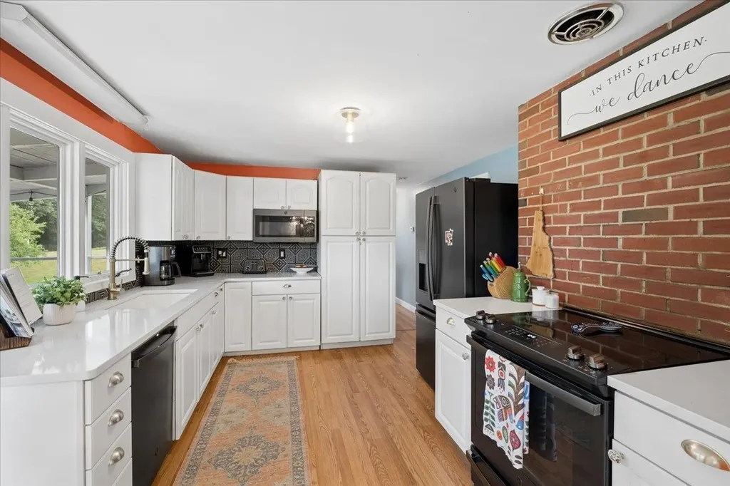 23 Woodwells Garrison Road Hopkinton NH 03229