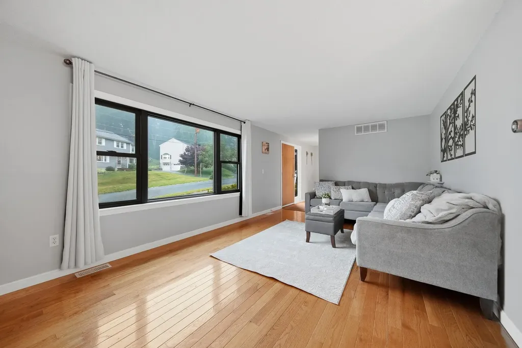3 Sunshine Court Nashua NH 03063