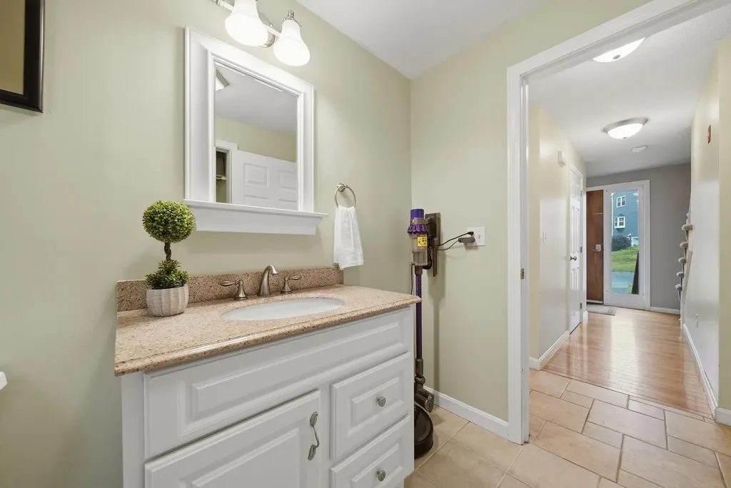 3 Sunshine Court Nashua NH 03063