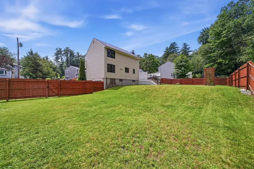 3 Sunshine Court Nashua NH 03063