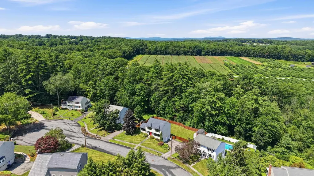 3 Sunshine Court Nashua NH 03063