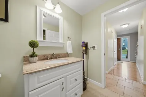 3 Sunshine Court Nashua NH 03063