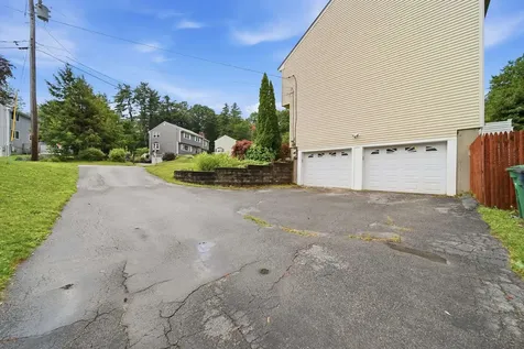 3 Sunshine Court Nashua NH 03063