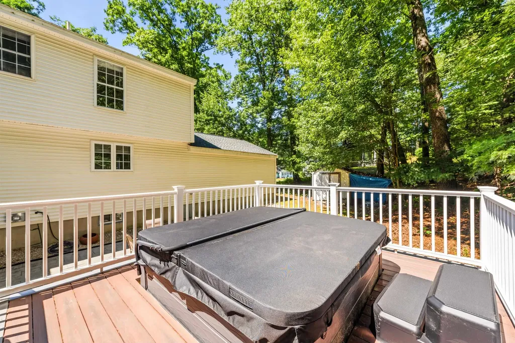 14 Davis Road Merrimack NH 03054
