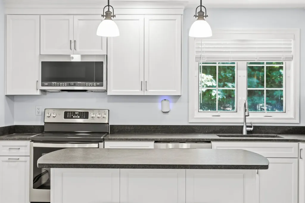 14 Davis Road Merrimack NH 03054