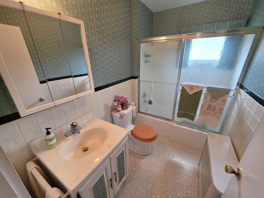 15 Maple Avenue Chelsea VT 05038