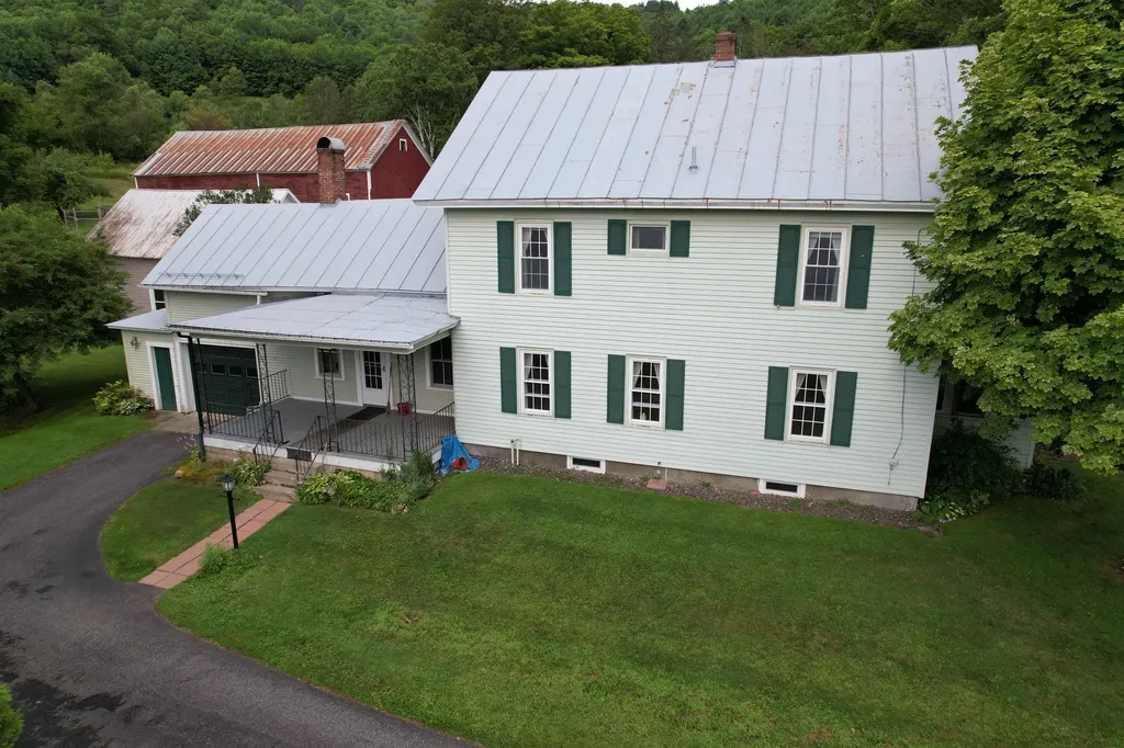 15 Maple Avenue Chelsea VT 05038