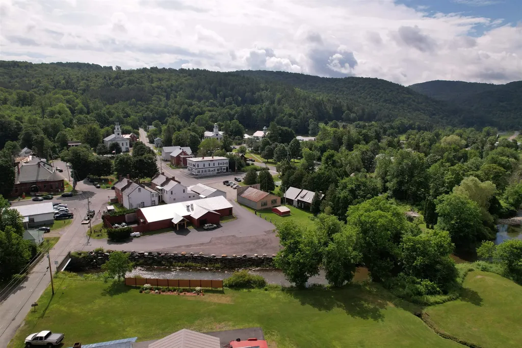 15 Maple Avenue Chelsea VT 05038