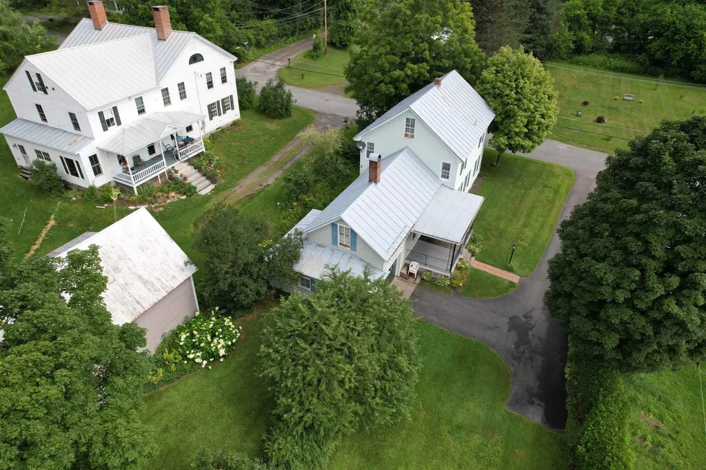15 Maple Avenue Chelsea VT 05038