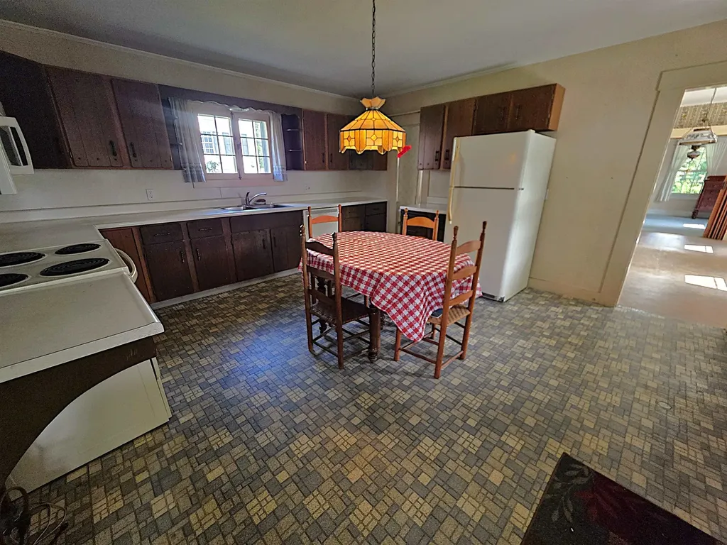 15 Maple Avenue Chelsea VT 05038