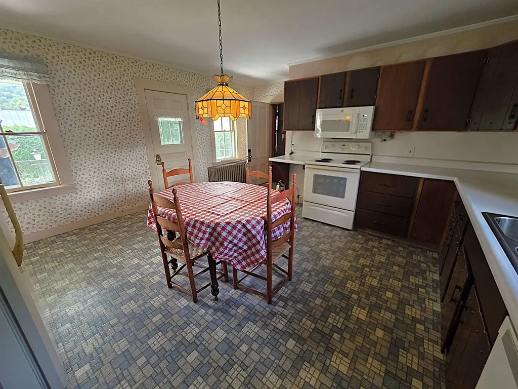 15 Maple Avenue Chelsea VT 05038