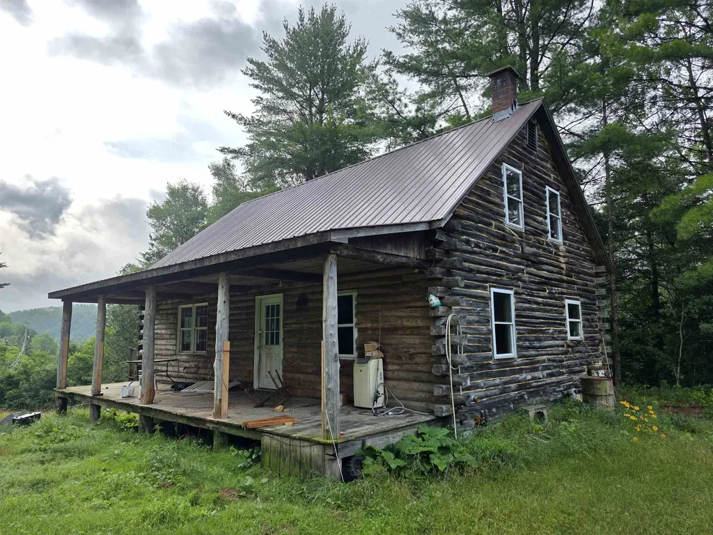 16 Brookside Lane Lyndon VT 05851