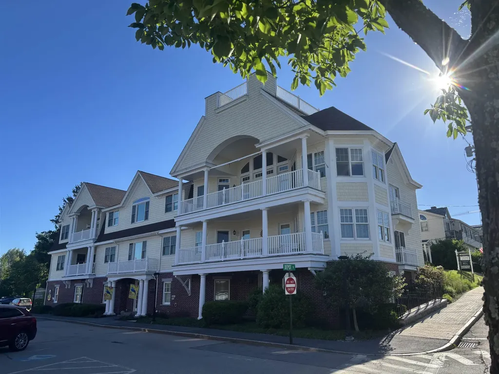 61-2 Central Avenue Wolfeboro NH 03894