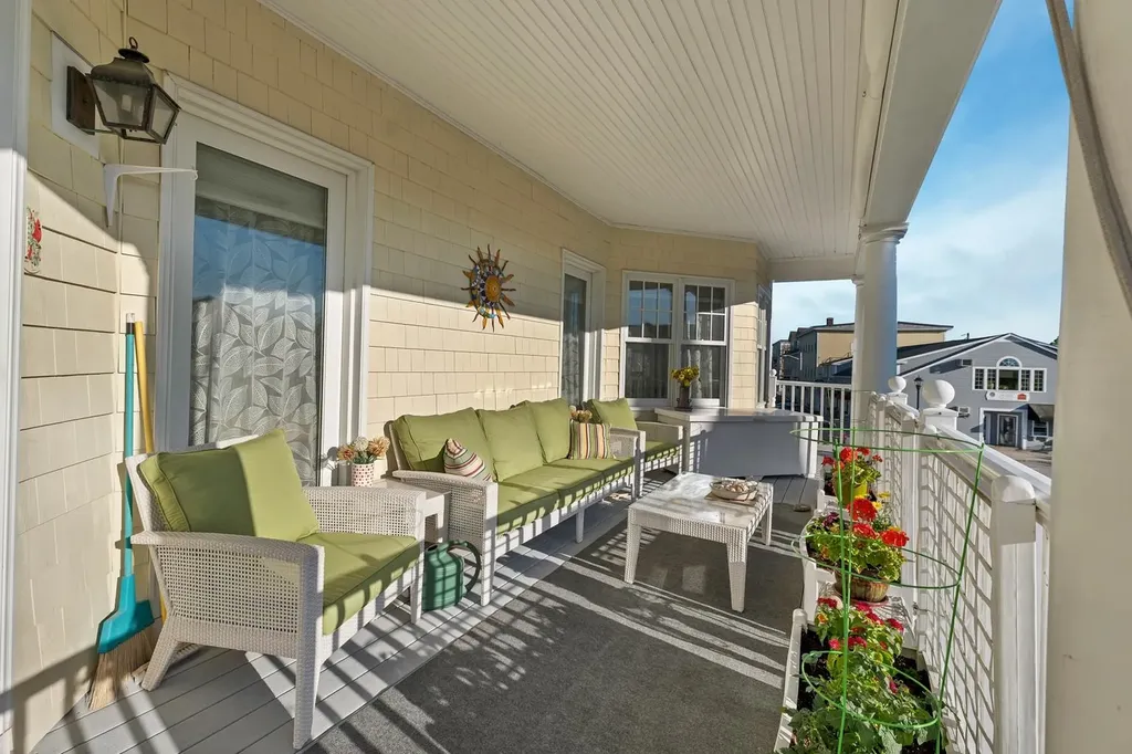 61-2 Central Avenue Wolfeboro NH 03894