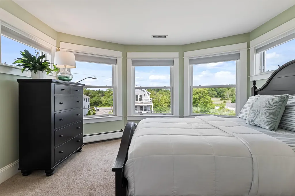 4 Nor'east Lane Hampton NH 03842