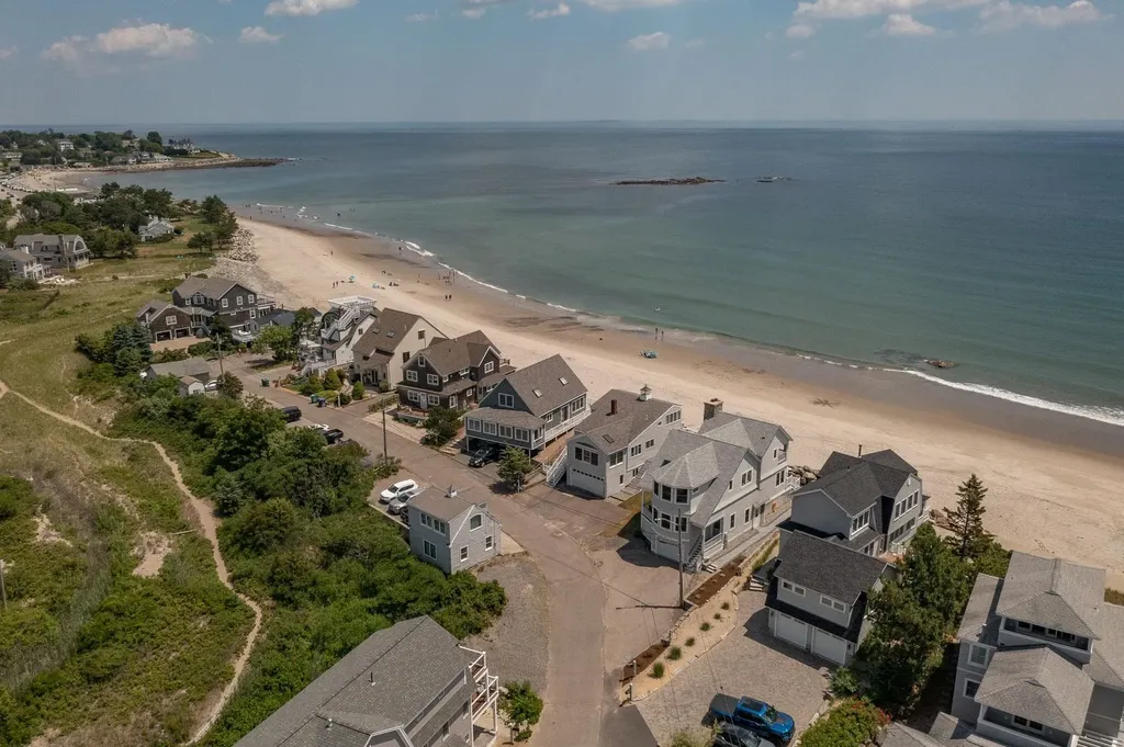 4 Nor'east Lane Hampton NH 03842