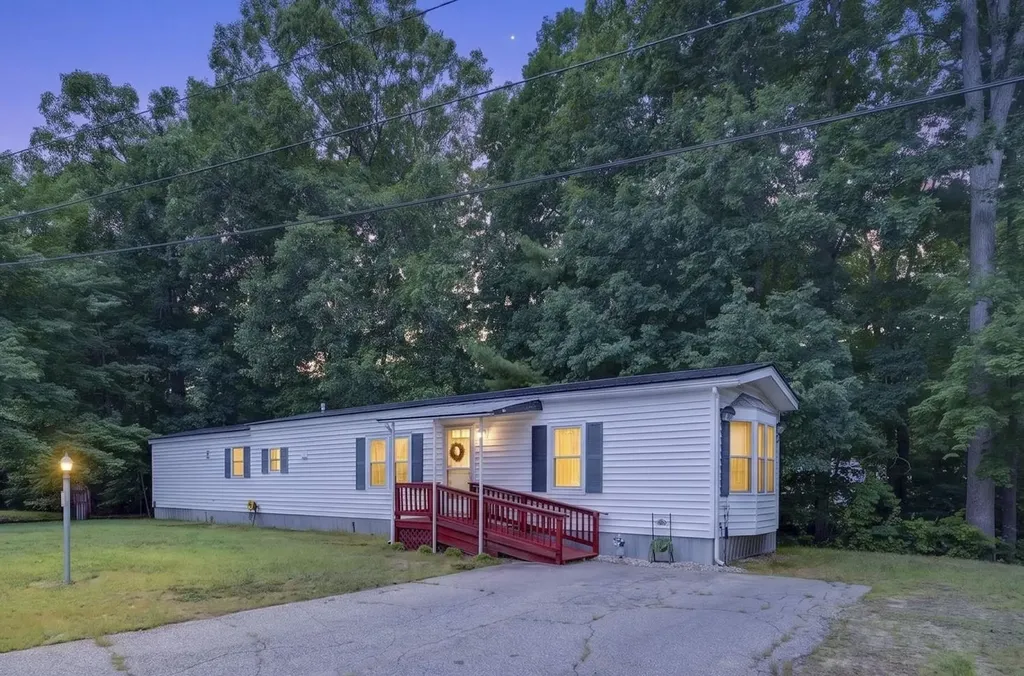 19 Village Drive Raymond NH 03077