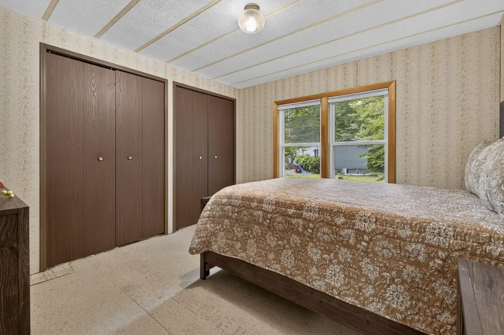 19 Village Drive Raymond NH 03077