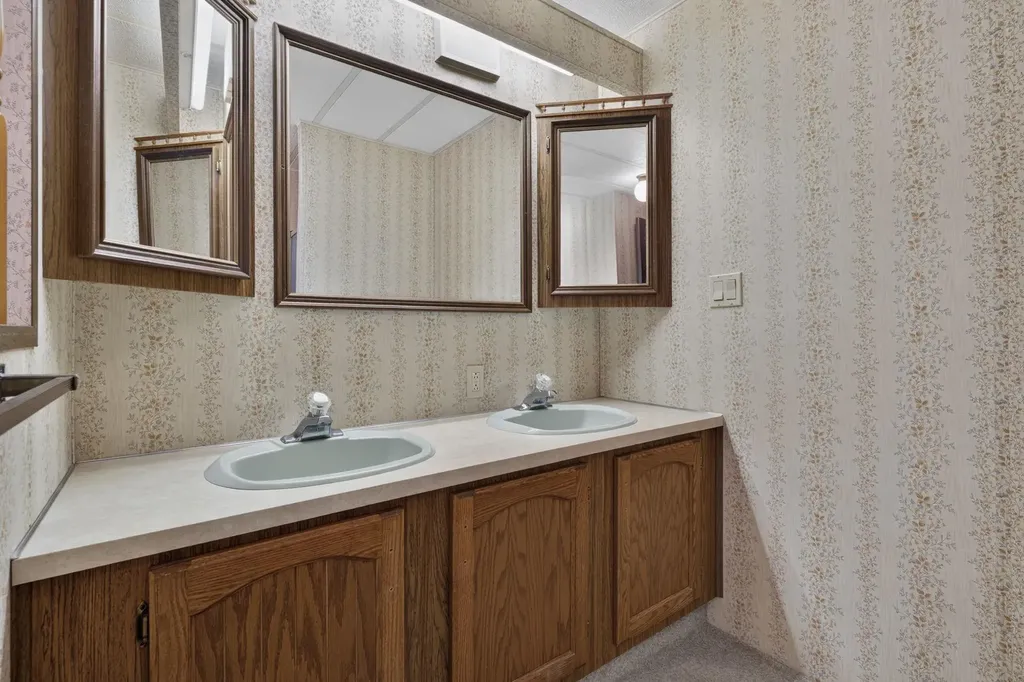 19 Village Drive Raymond NH 03077