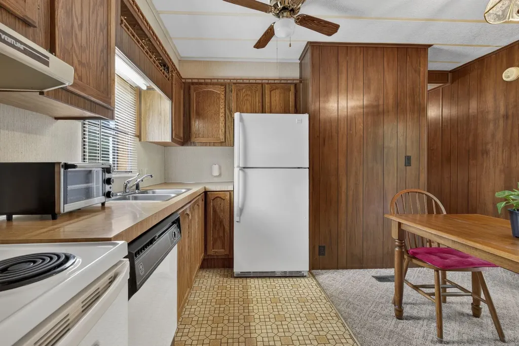 19 Village Drive Raymond NH 03077