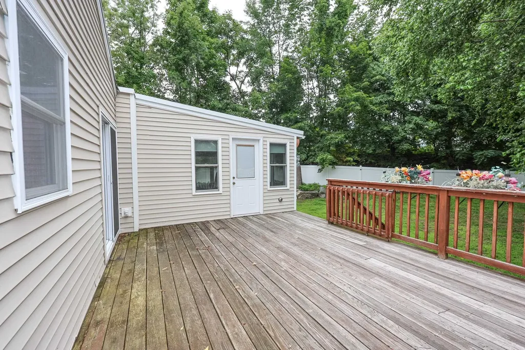 4 Caron Street Merrimack NH 03054