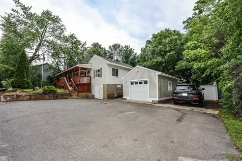 4 Caron Street Merrimack NH 03054