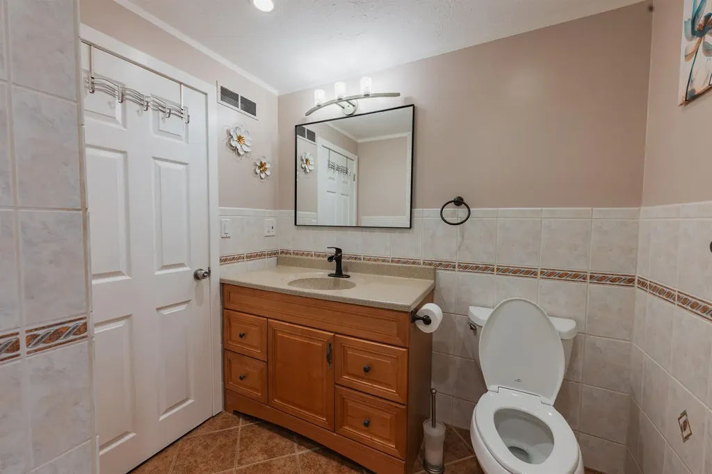 5 Tsienneto Road Derry NH 03038