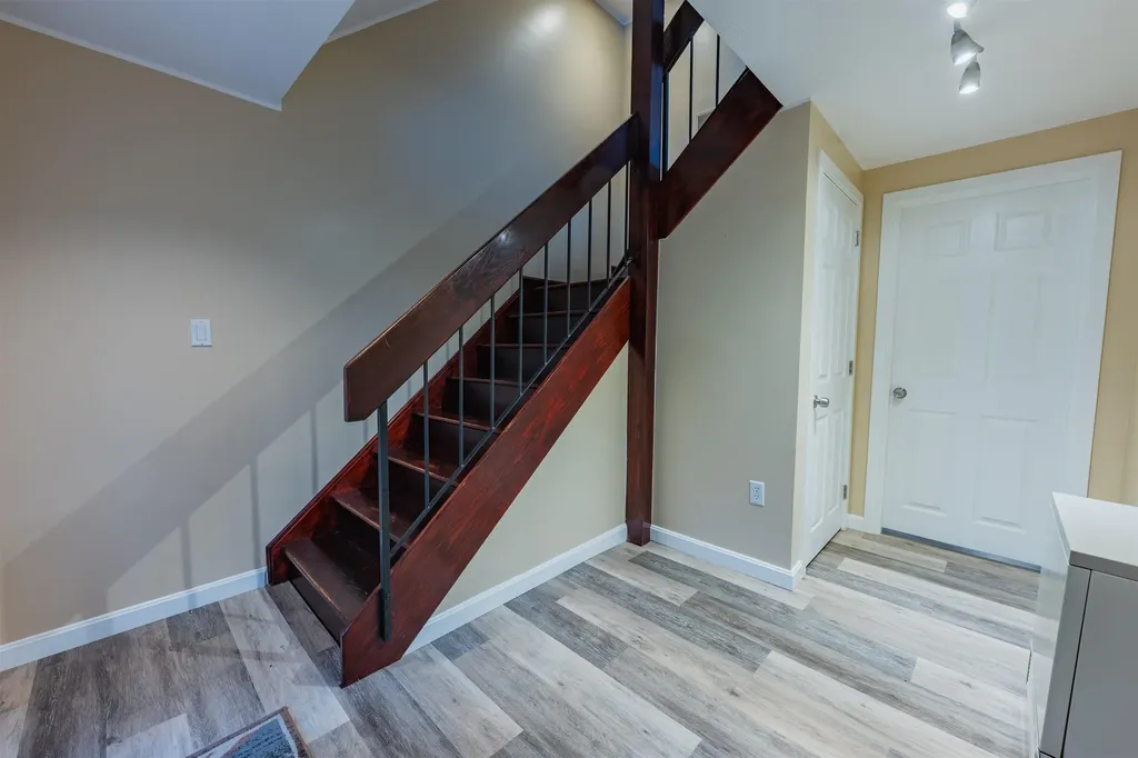 5 Tsienneto Road Derry NH 03038