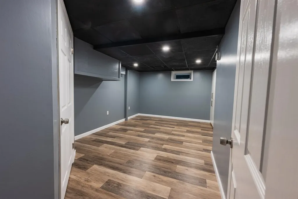 5 Tsienneto Road Derry NH 03038